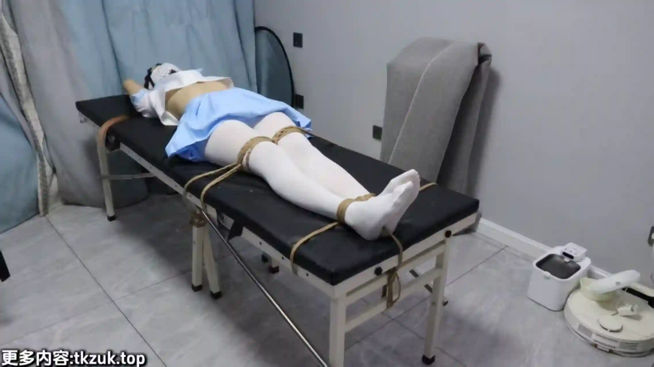 咕咕精【咕咕1003】【游戏挑战回】捆绑+口球+8层蒙堵时用裸足打王者solo，输了TK惩罚-TK乐影