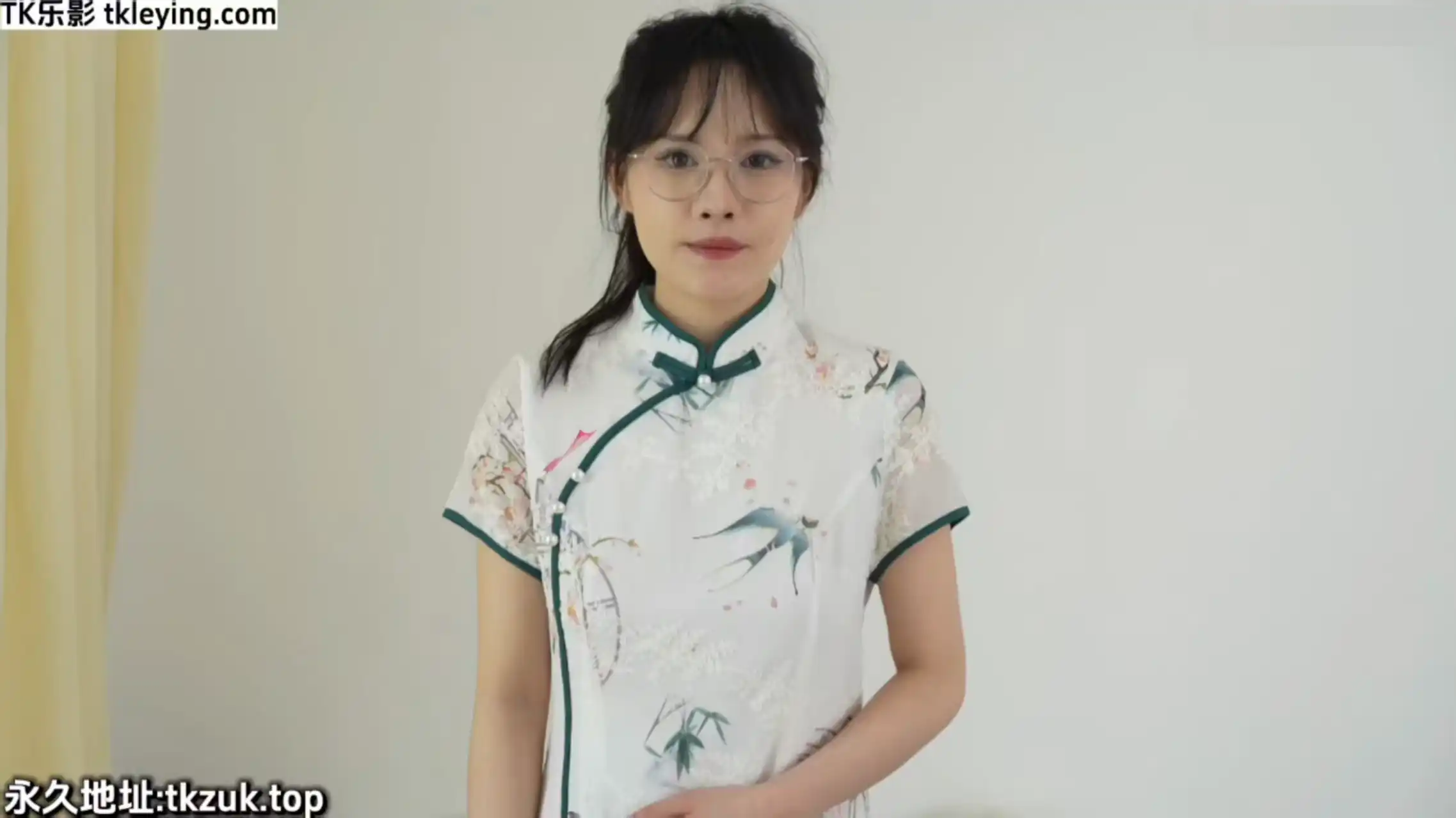 物恋 新人小酒白丝瑜伽动作挠脚心剧情-TK乐影